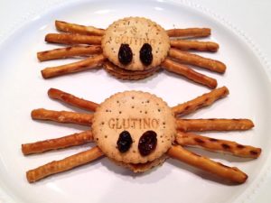 Spider Pretzels Sandwiches Spider Pretzels Sandwiches - Learn more at http://HeidiPowell.net/3761