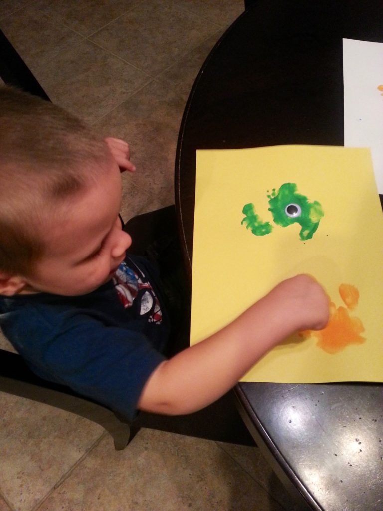 Halloween monster craft with Cash Powell. Full details at http://heidipowell.net/?p=4453 Cash Monster Apply Eyes - Halloween monster craft with Cash Powell. Full details at http://heidipowell.net/?p=4453