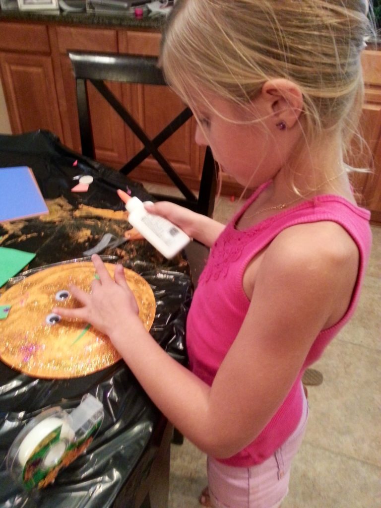 Celebrity Trainer Heidi Powell's kids making Halloween Masks http://heidipowell.net/?p=4029 Marley finishing her monster mask http://heidipowell.net/4029