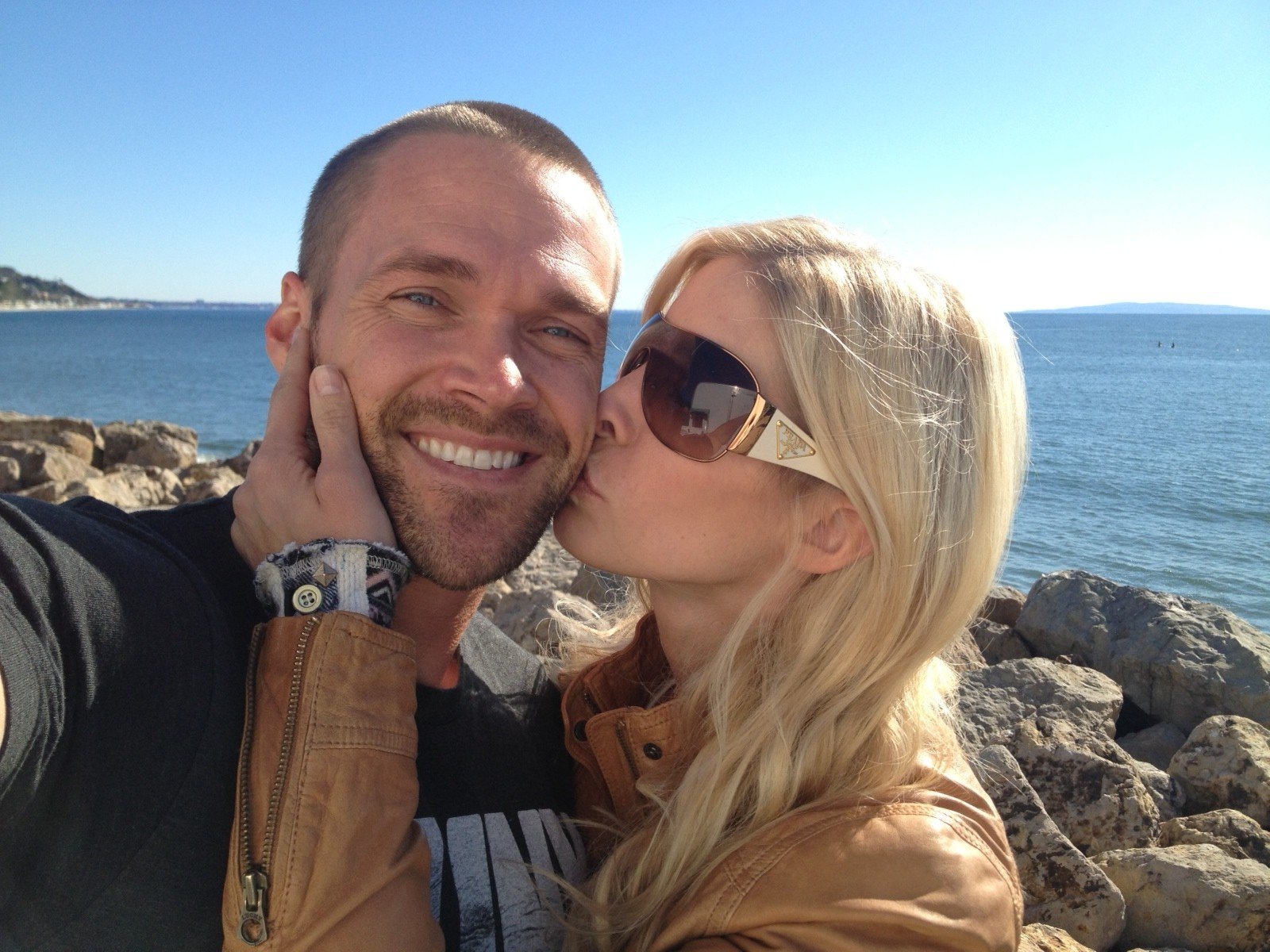 #HeidiPowell and #ChrisPowell #bestfriend break at the beach https://heidipowell.net/198