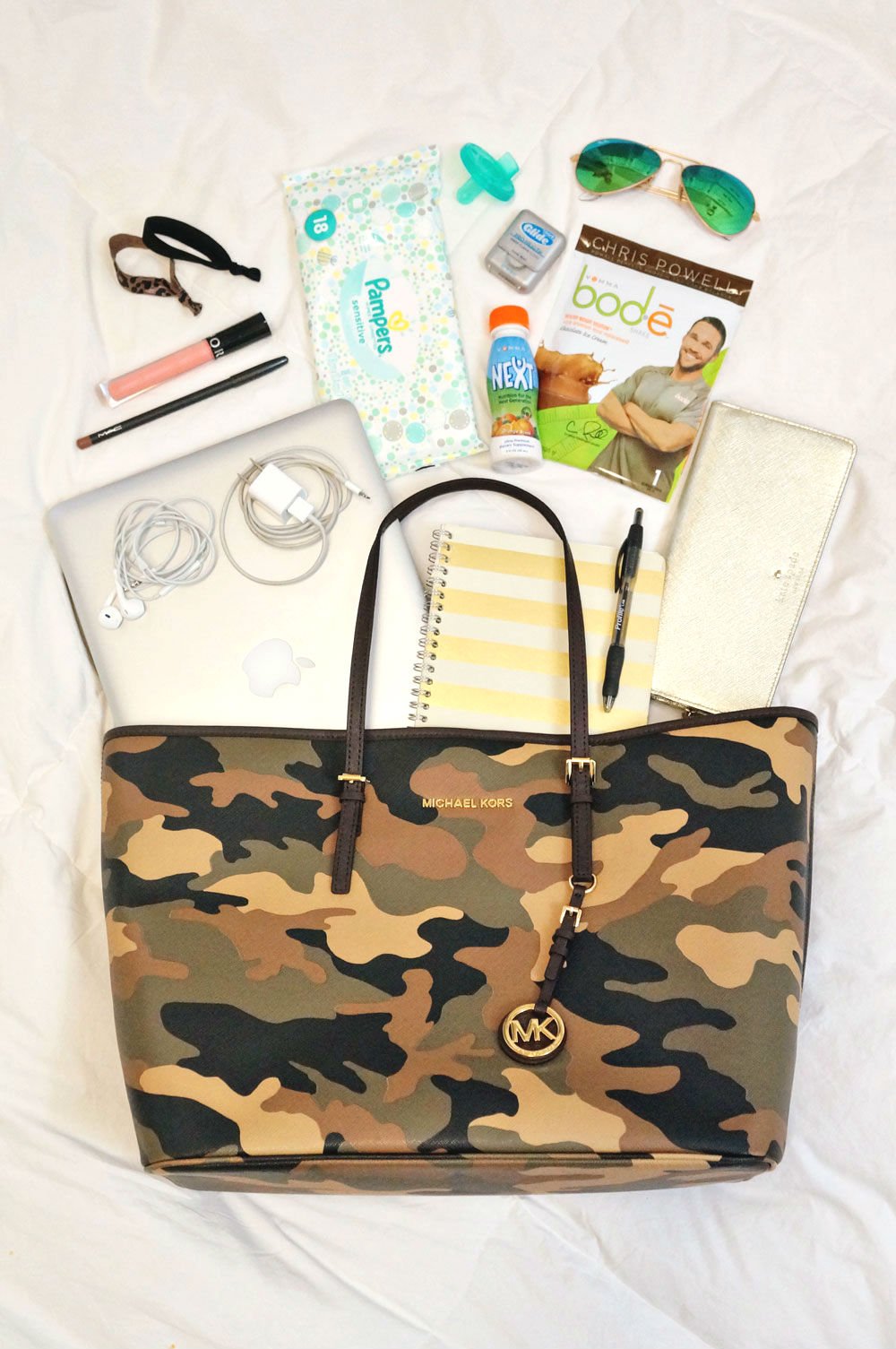 Whats In My Bag! - Michael Kors 