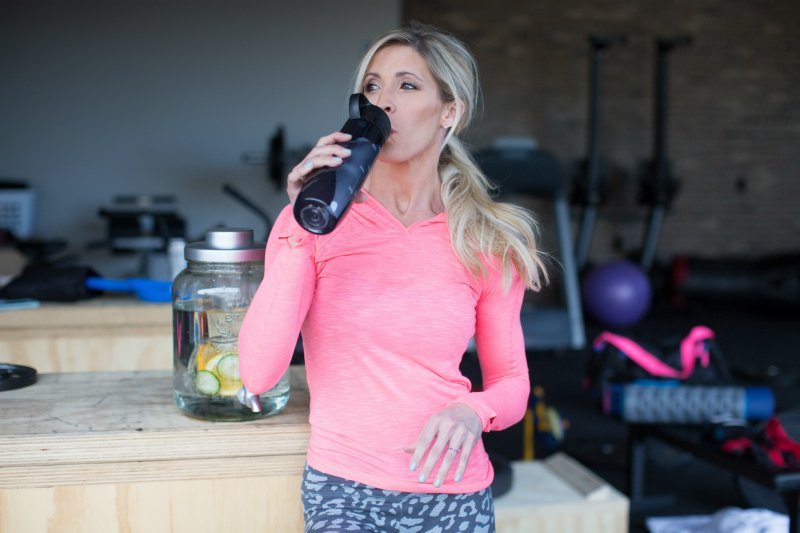 10 TIPS TO CRUSH THOSE CRAVINGS?FOR GOOD with Heidi Powell. 