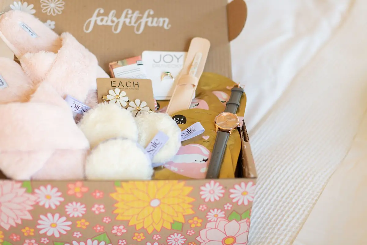 Spring Must-Haves: FabFitFun Review - Heidi Powell