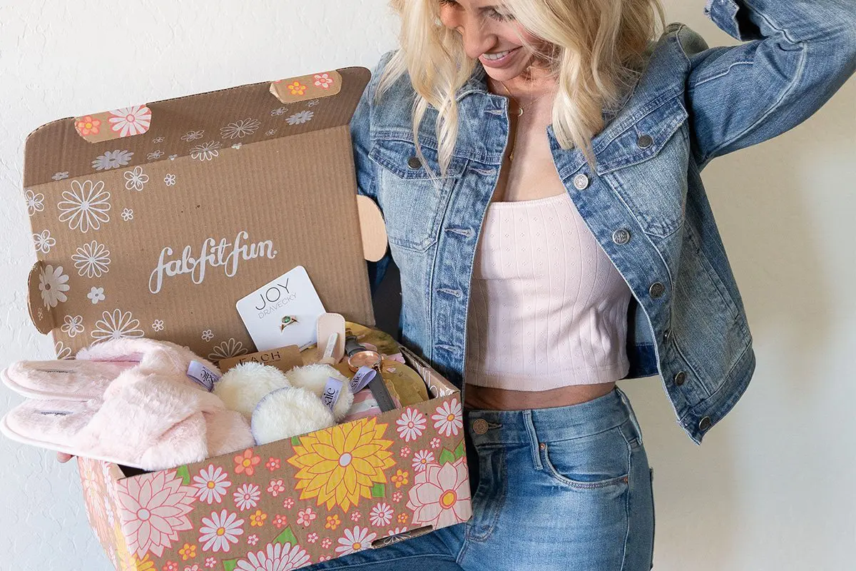 Spring Must-Haves: FabFitFun Review - Heidi Powell